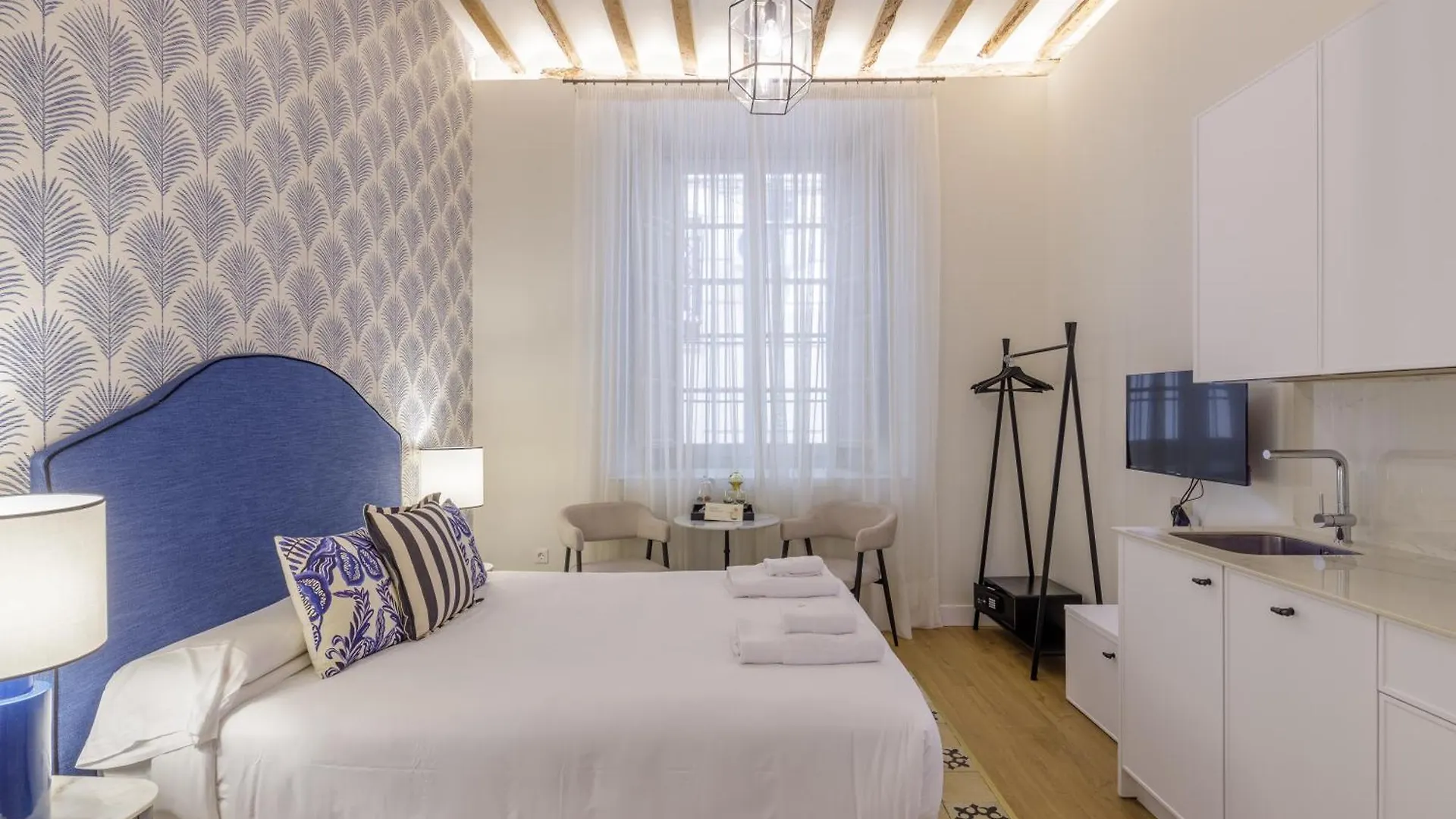 Palacio Vegafuente By Caleta Homes Malaga